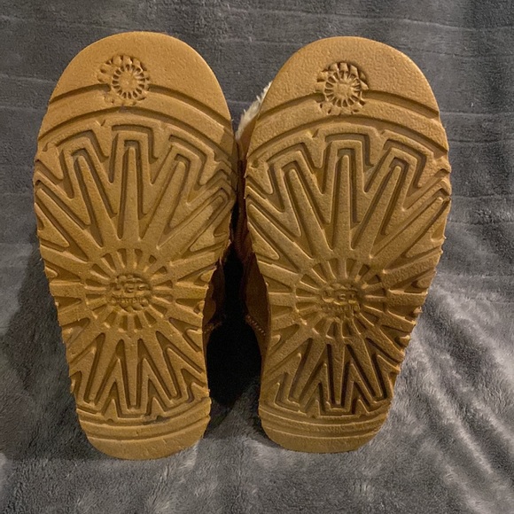 UGG BAILY BOW TALL SIZE 6 wheat - Picture 5 of 6